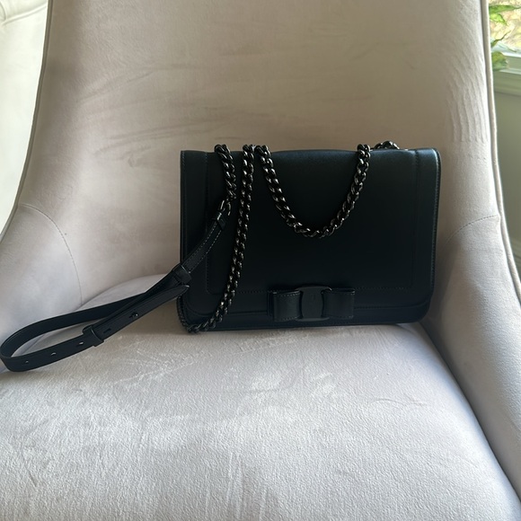 SALVATORE FERRAGAMO Vara Bow Smooth Leather Shoulder Bag - Picture 3 of 8